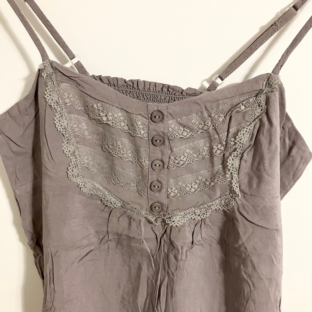 Kirra gray camisole tank top lace-trimmed button detail spaghetti strap Sz M - Picture 3 of 11